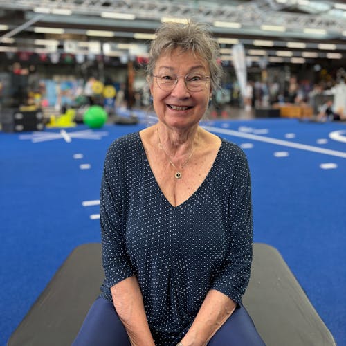 Zu sehen ist Giesela, eine zufriedene Patientin von PhysioSport Köln.